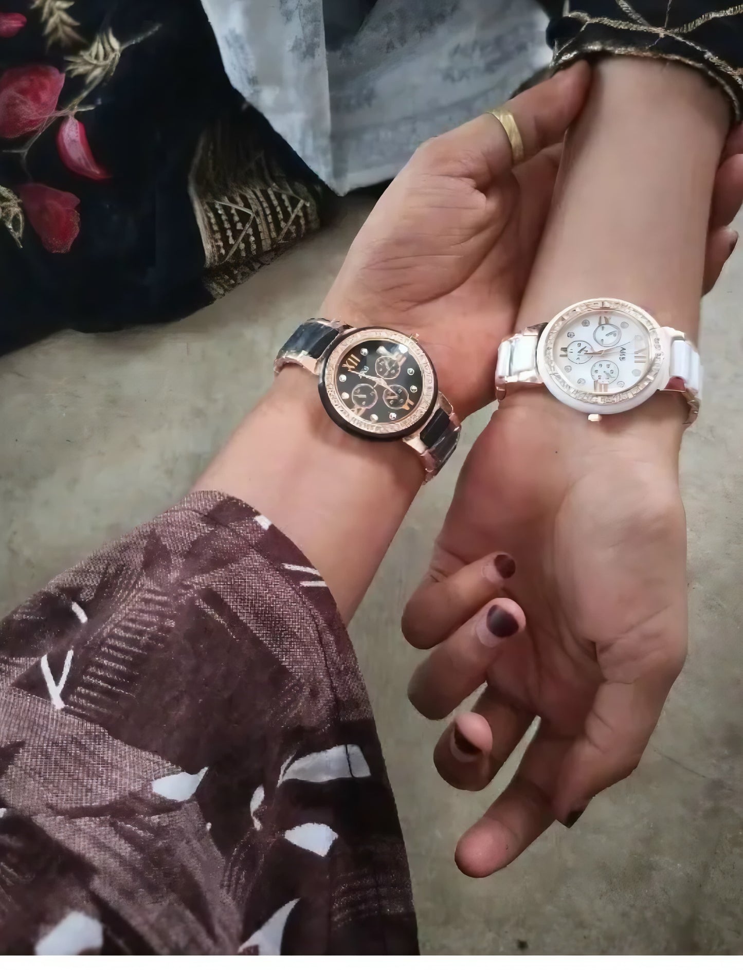 Analog Tatan with black mina round dial 2 watch combo for womens or girls